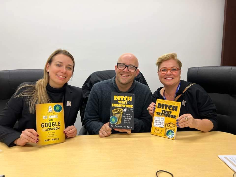 SPEAQesl (@speaqesl) on Twitter photo Mat Miller <a href="/jmattmiller/">Matt Miller 🗑️</a> is here. See you tomorrow!!!!
#speaqesl #speaq50 #ditchthetextbook #techlikeapirate Mat Miller <a href="/jmattmiller/">Matt Miller 🗑️</a> is here. See you tomorrow!!!!
#speaqesl #speaq50 #ditchthetextbook #techlikeapirate