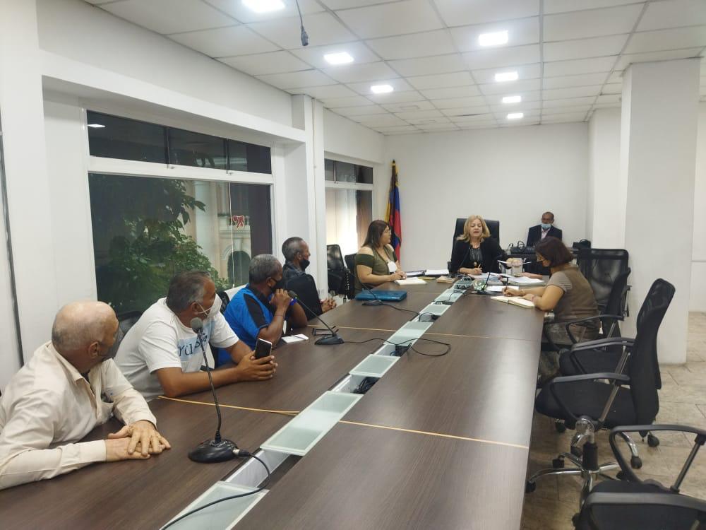 Presidenta de la subcomisión luz Coromoto Chacón, recibió el día de hoy a los trabajadores de Firestone Carabobo. Fueron planteados varios puntos que serán revisados.
<a href="/laproletaria/">LUZ COROMOTO CHACON</a> <a href="/Carolinac_4taRS/">Carolina Caro</a> <a href="/torrealbaf/">Francisco Torrealba</a> <a href="/pinfantea/">Pedro Infante A.</a> <a href="/NicolasMaduro/">Nicolás Maduro</a> <a href="/cbolivariana/">Central Bolivariana CBST</a> <a href="/MpptCarabobo/">MPPT Carabobo</a>