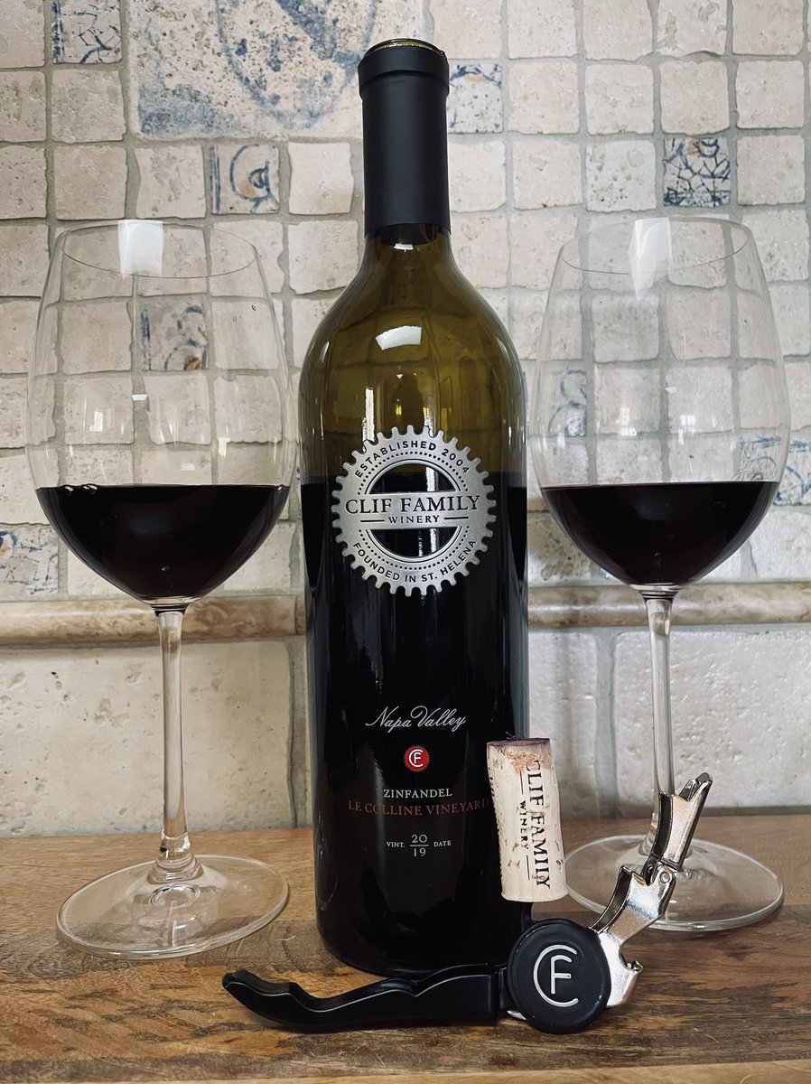 Just opened this #ClifFamily Zinfandel from the Le Colline vineyard. This is not your usual big,  jammy and overly ripe Zin. Nicely balanced cherry, raspberry and coffee with light tannins. #NapaValley #Wine