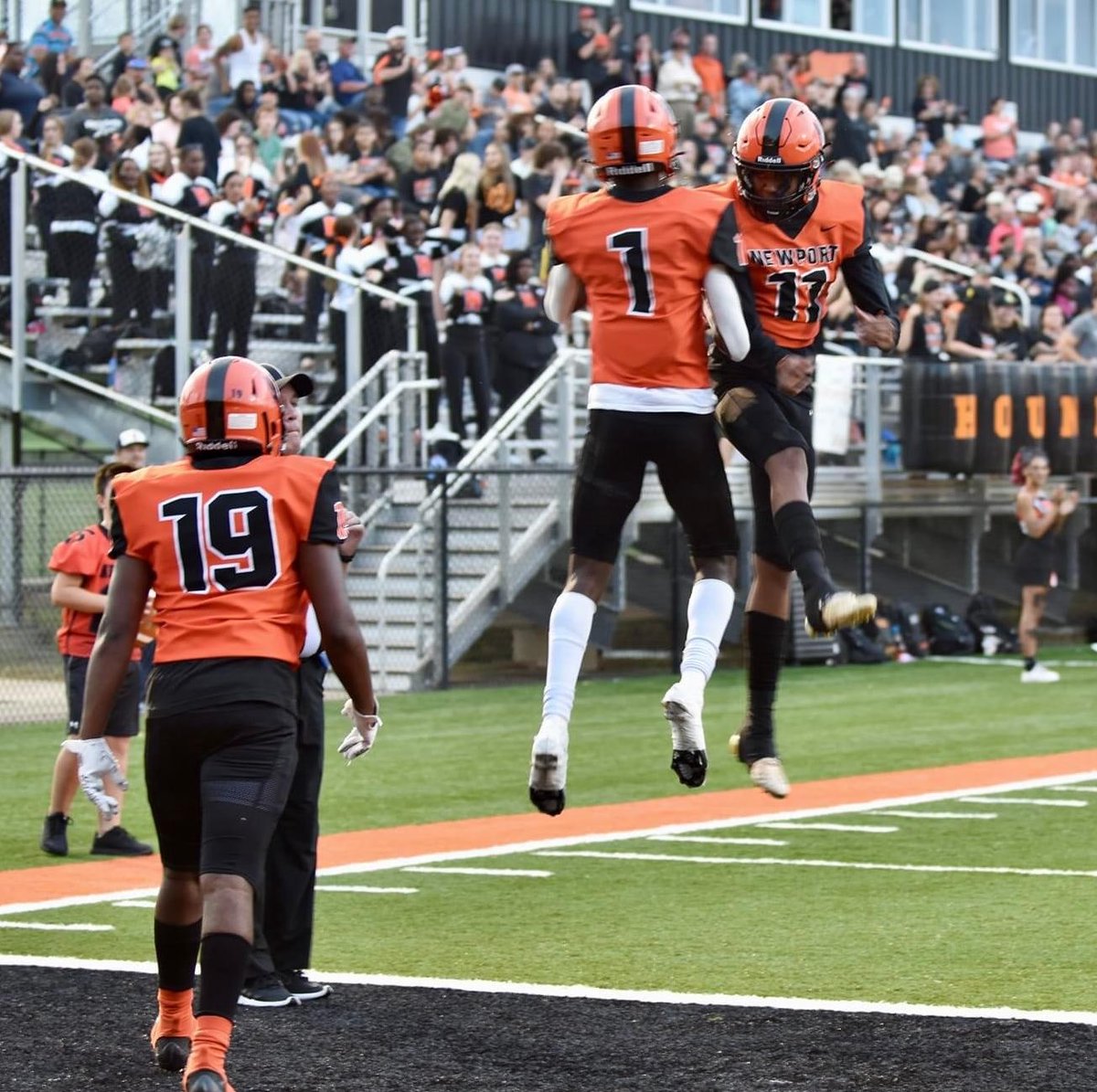 Newport has a chance to accomplish something tomorrow night that has not been done at the school in 22 years. Go back-to-back years as a quarter finalist finisher or higher.  The last time it was done was in 99-00. The HC at the time was Tim Brannum. The current OC. #GoHounds