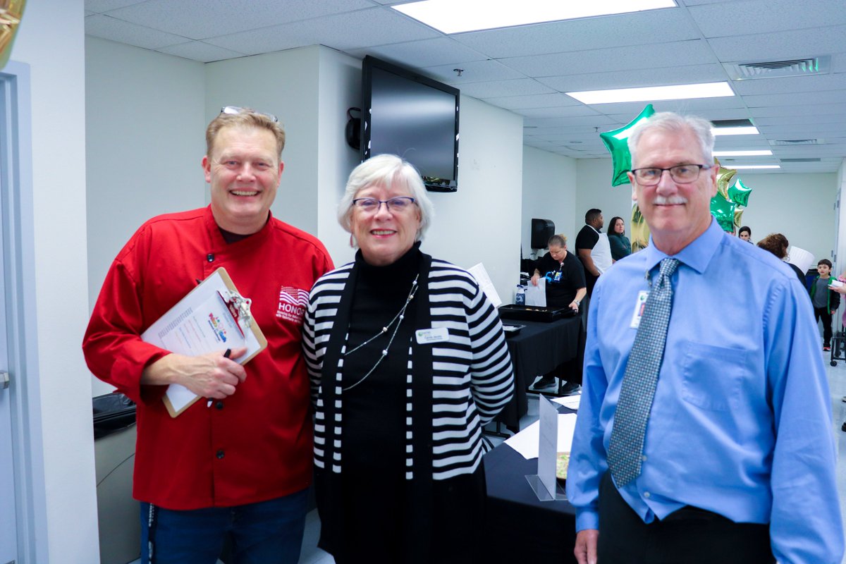 CloverParkSD's tweet photo. Wednesday, CPSD hosted its annual Future Chefs Culinary Competition. π©π»βπ³π Finalists whipped up their tastiest rendition of their favorite school lunch recipes. Congratulations to the 2022 Future Chefs Culinary Competition winners! #CPSDFutureReady #CreatingPromisingFutures https://t.co/AKHy1rN4W5