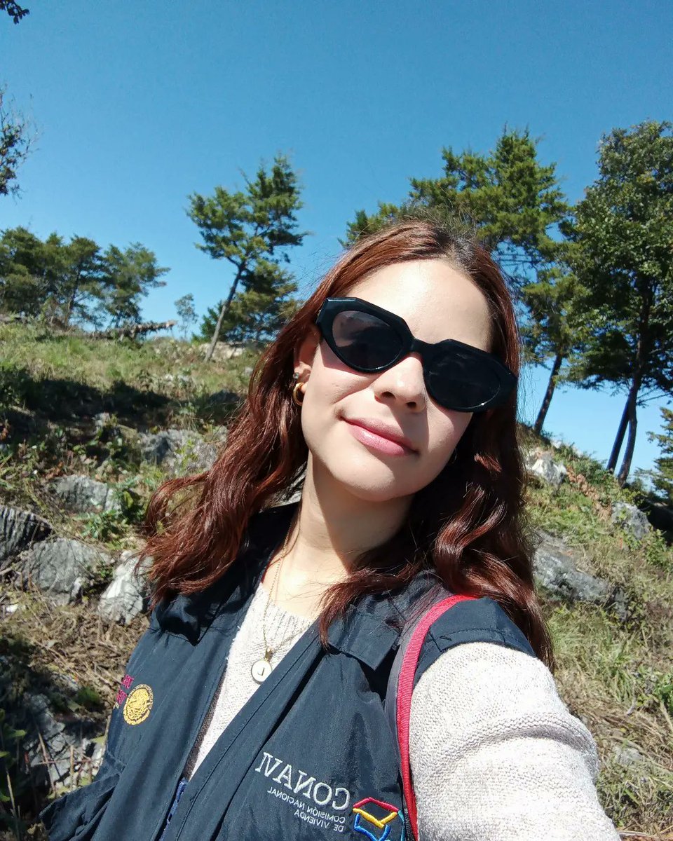 Danielaislight's tweet photo. En el cerro⛰️✨ https://t.co/7kC6o18UHE