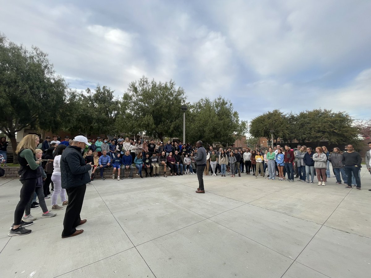 Great turn out today for our campus tour! @CCARaven