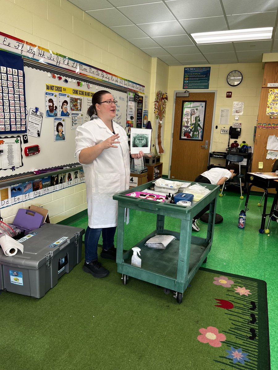 laur_campbell's tweet photo. Watson 3rd graders had an AMAZING time learning about forensic science following the completion of our ELA Mystery unit! @LindsayLyons124 @RVCSchools #GameOnRVC https://t.co/38tIAd3PoU
