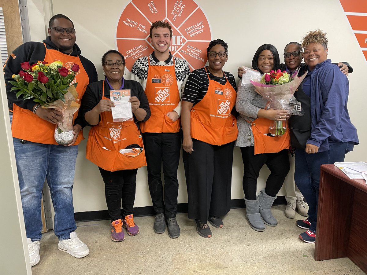 Today we celebrated our fabulous COS Mel and our fabulous Customer Service Supervisor Lakesia. We appreciate all the things you do without being ask. ⁦⁦⁦<a href="/carterjhawkins/">Carter Hawkins</a>⁩ ⁦⁦@Carell_R⁩ ⁦<a href="/ASummers_HD/">Avery Summers</a>⁩