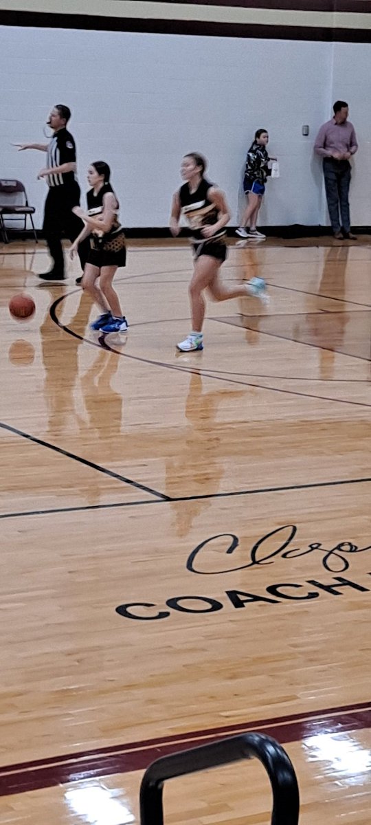 EmilyCathey's tweet photo. We saw a super strong 1st quarter and some strong rebounding tonight. The Hornets lost 4-34 I. Eldon tonight. @FPSActivities @FultonGirlsBB #fmsteach https://t.co/l46MvlapHL