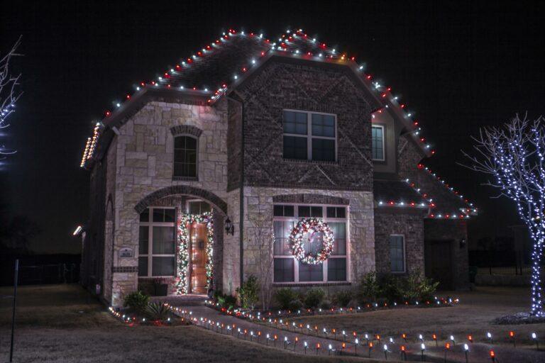 PerfectLightUSA's tweet image. Did you know? We offer innovative and sustainable lighting solutions that transform your home into the winter wonderland you have always dreamed of!

 Learn how we can help install your Christmas lights here: zcu.io/aX4m 

#ThePerfectLight