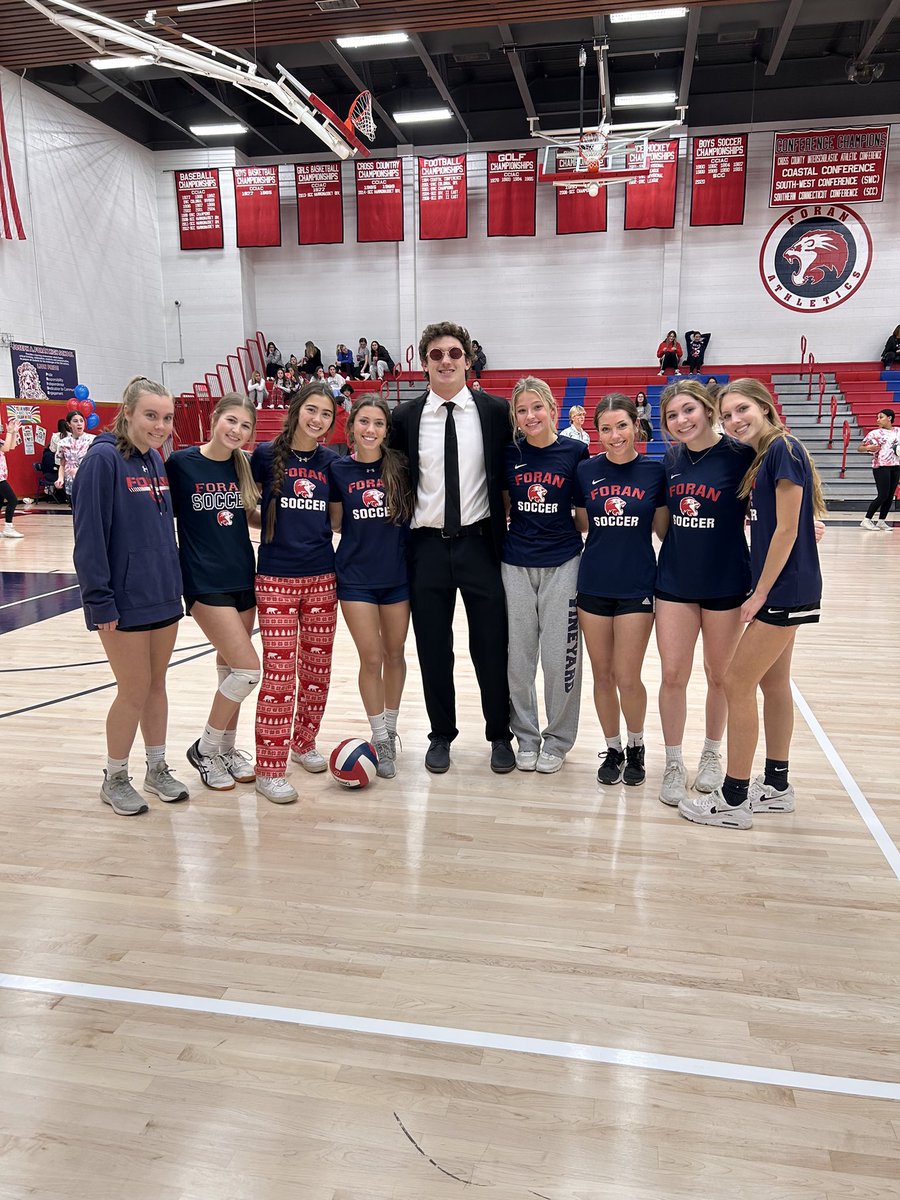 hoffer_jessica's tweet photo. Congratulations to all the teams in the tournament. Amazing school spirit and can’t wait for next year to see who will be crowned the champion!! @ManeStMirror https://t.co/UVopv1xE4Z