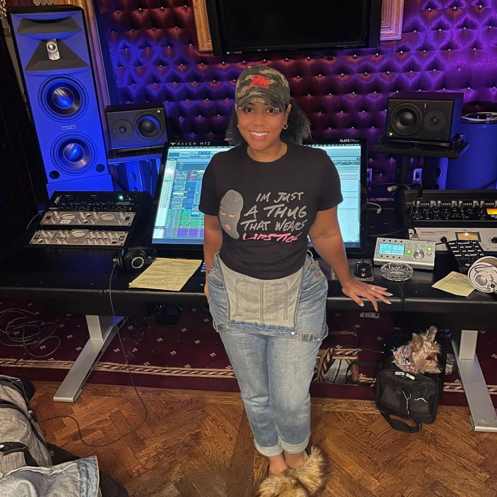 AvidProTools's tweet photo. 🎶 Making hits!
📷 https://t.co/uXBrawZxDo
▶️ https://t.co/LNIgml4BBt
#houstonengineer #producer #mixengineer #songwriter #artist #beats #protools #avid https://t.co/s1Y9dTlAbZ