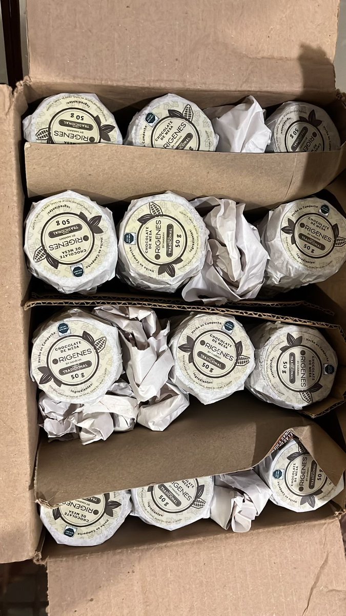 Marancdcarmen's tweet photo. Salen los primeros pedidos a Conzumel  y Playa del Carmen.
#ChocolateDeMesa artesanal 45% cacao.
Bites de chocolate semi-amargo pedido para Merida.
#ConCalidadDesdeElOrigen 
#Campeche 
@SimonLevyMx @latiienditamx 
Consume Campeche, Consume local https://t.co/M9zKJ3ZCWo