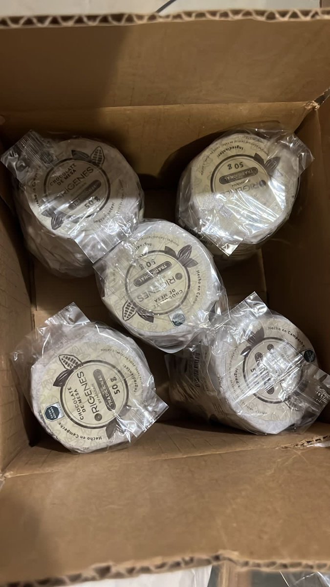 Marancdcarmen's tweet photo. Salen los primeros pedidos a Conzumel  y Playa del Carmen.
#ChocolateDeMesa artesanal 45% cacao.
Bites de chocolate semi-amargo pedido para Merida.
#ConCalidadDesdeElOrigen 
#Campeche 
@SimonLevyMx @latiienditamx 
Consume Campeche, Consume local https://t.co/M9zKJ3ZCWo