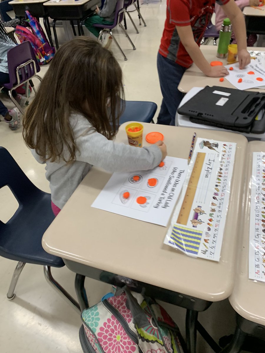 D123Sward's tweet photo. What did the turkey swallow? 🦃#swd123 #d123 #turkey #kindergarten #playdoughfun https://t.co/I1lFnHTAY7