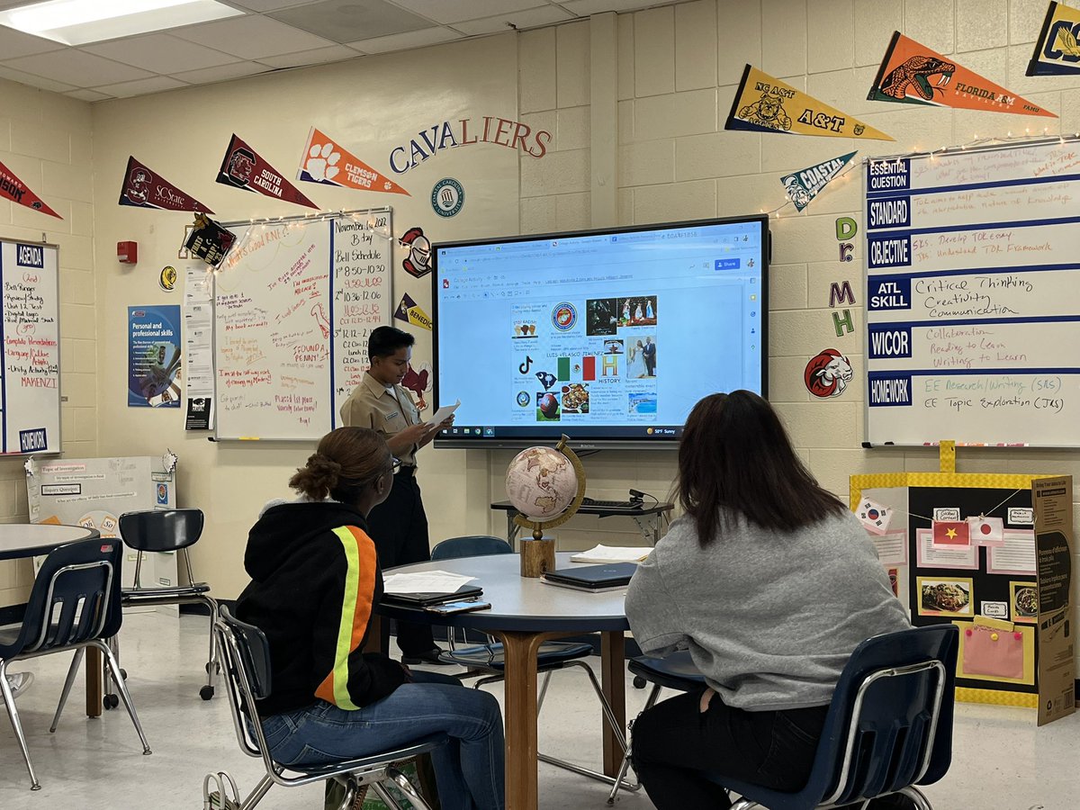 Cre8tiveRhodes's tweet photo. IB Juniors presented their collages which represents their goals, wishes, uniqueness, & diverse background. We all were learners today. It was great to observe my students taking notes & inquiring about different beliefs & traditions. We are ONE @RNECavaliers #unity #IBPPS https://t.co/TLN4CzAEF1
