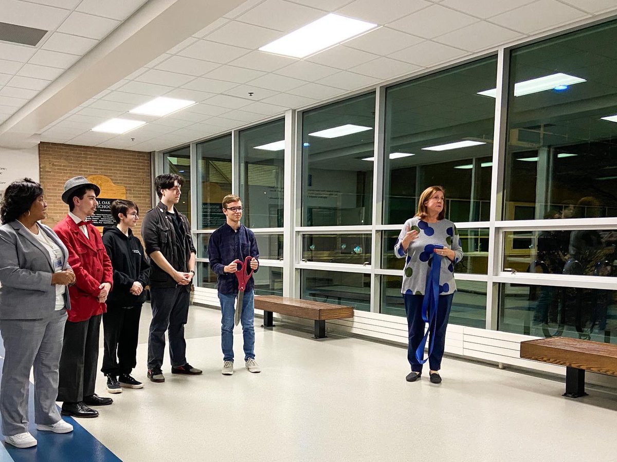 ROHS_Reimold's tweet image. Today @ ROHS. be Nice was spreading kindness and gratitude w/ emoji messages. Reynolds partnered w/ ss to raise $ for a local rescue. Steve was the most popular pup in the area. Sorry River ROMS, Steve stepped up the cuteness. 😋 1/2