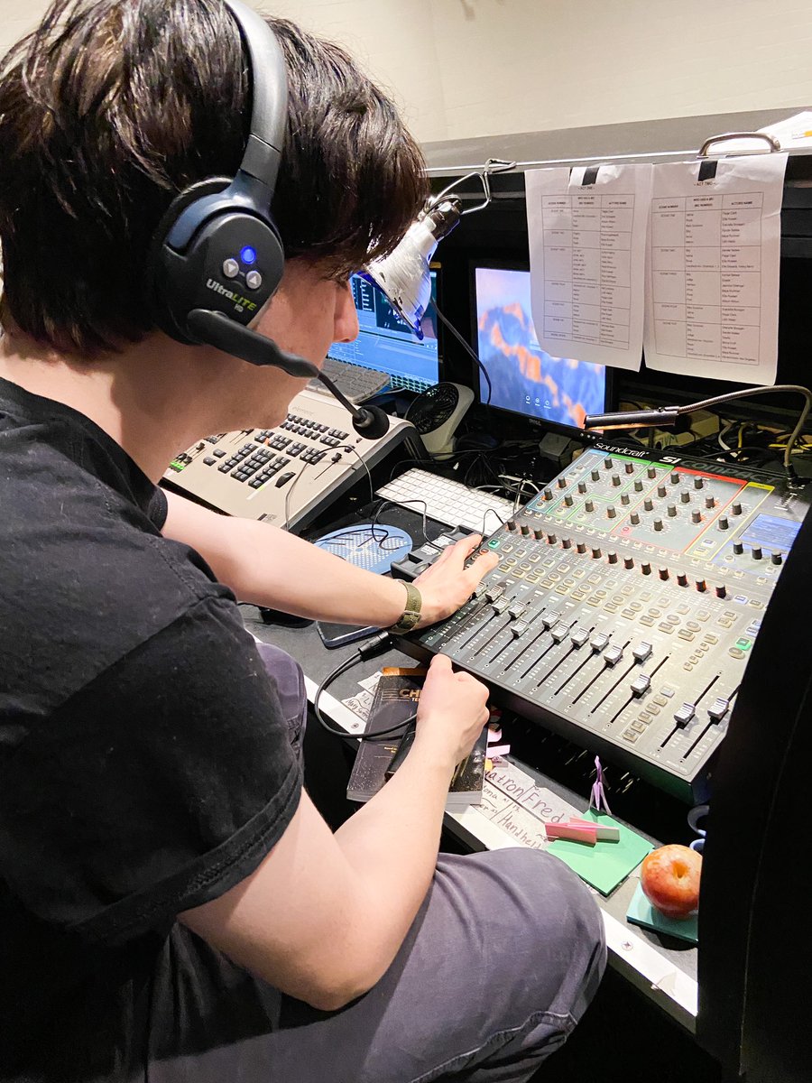 ROHS_Reimold's tweet image. Today @ ROHS. be Nice was spreading kindness and gratitude w/ emoji messages. Reynolds partnered w/ ss to raise $ for a local rescue. Steve was the most popular pup in the area. Sorry River ROMS, Steve stepped up the cuteness. 😋 1/2