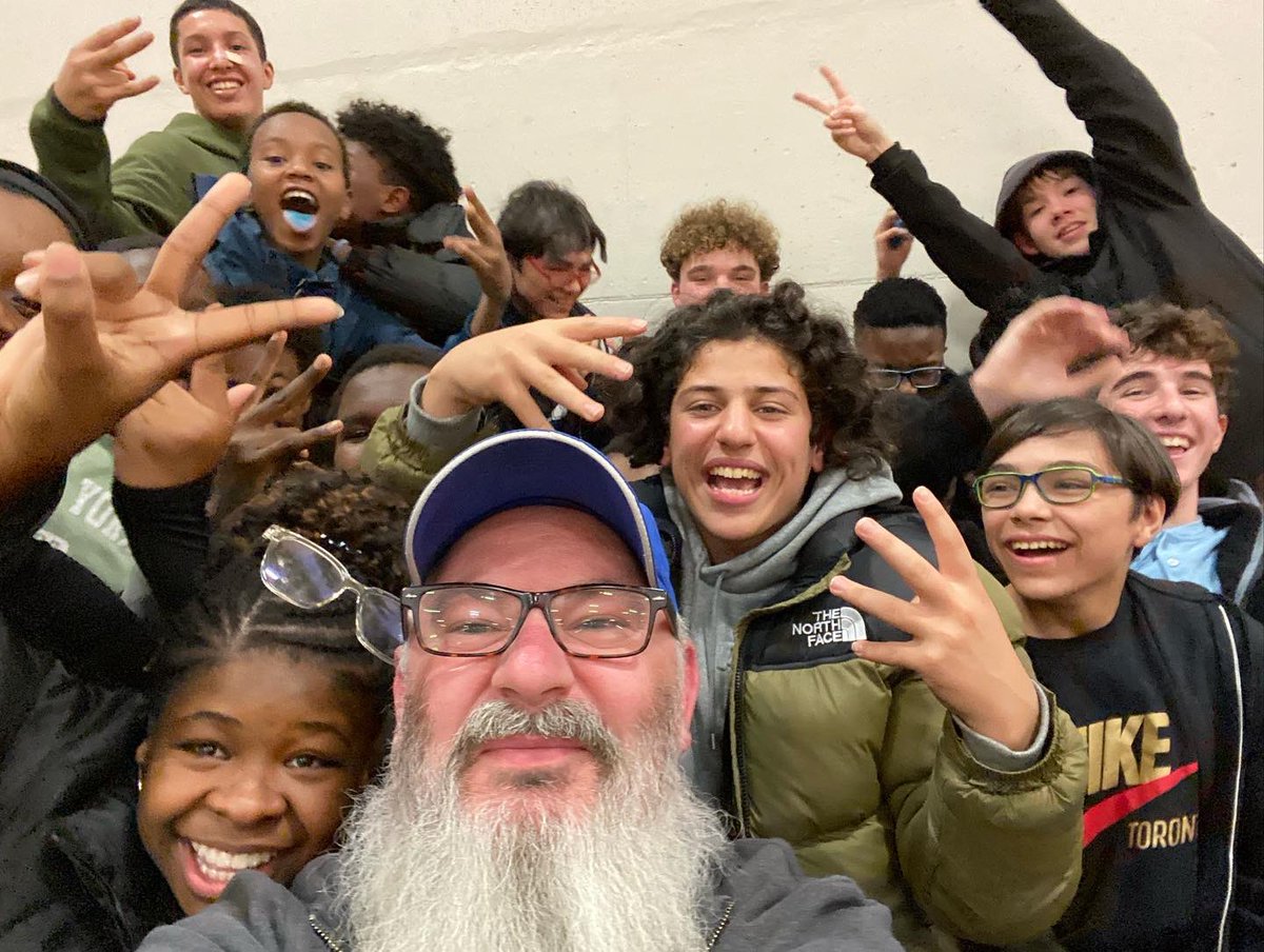 ES_GPVA's tweet photo. Bravo à notre équipe de basketball féminin qui a remporté la médaille d'argent lors du tournoi D2 du championnat HWAIC. Vous avez battu des écoles de plus de 2000 élèves ! Soyez fiers ! @hwdsb_athletics @csviamonde_officiel #hamilton #basket #basketball #gpv #gpva esgpv https://t.co/GSLq5Sahck