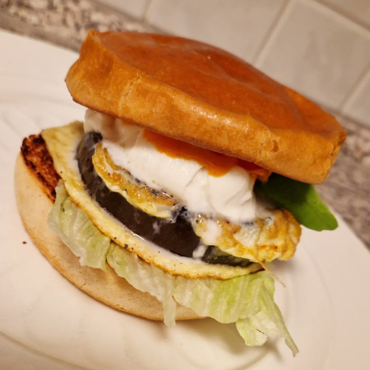 schottenbabe's tweet photo. Und weil wir bei schnellen leckeren Essen sind hier noch der #Burger mit #Auberginen #Parmigiana  https://t.co/g2f5zGEkoQ https://t.co/fhS940wAt2
