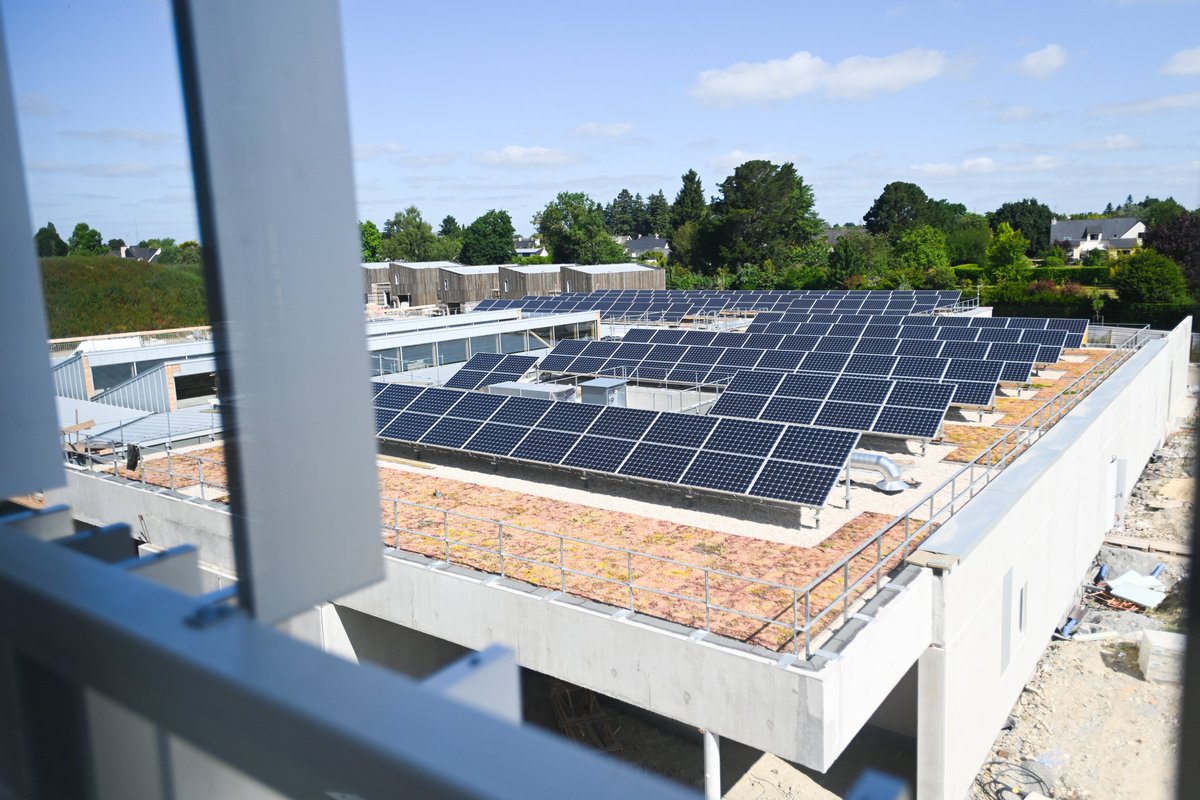 regionbretagne's tweet photo. Le lycée Mona-Ozouf de #Ploërmel accueillera ses premiers élèves en septembre 2023 !

📅 Des réunions publiques seront organisées en janvier et février 2023 pour les futurs élèves et leurs parents.

Un chantier piloté par @sembreizh pour la Région.
➡️ https://t.co/pZnHresJ05 https://t.co/ViJqXRXnHe