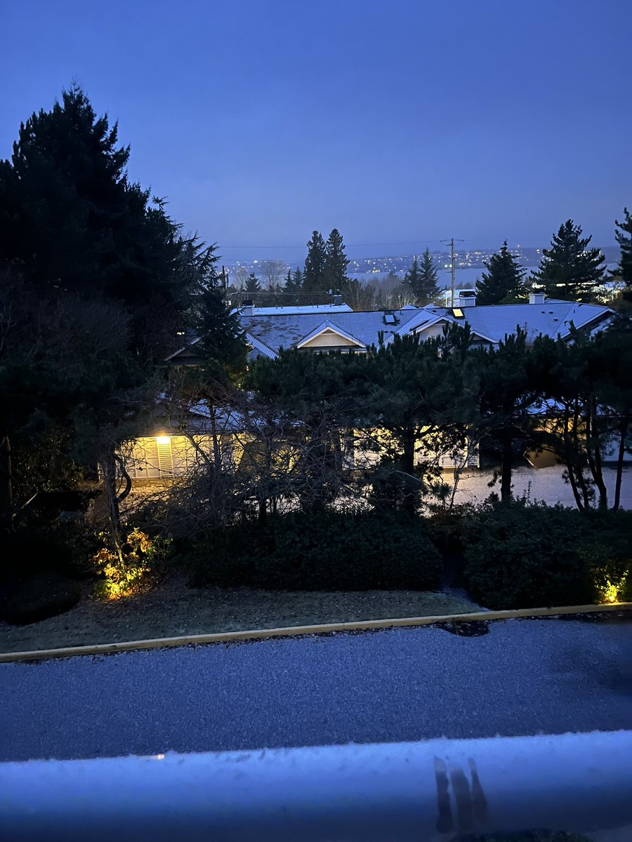 DLLong9's tweet photo. #Winter in the #PNW https://t.co/HKnpP0O5tQ