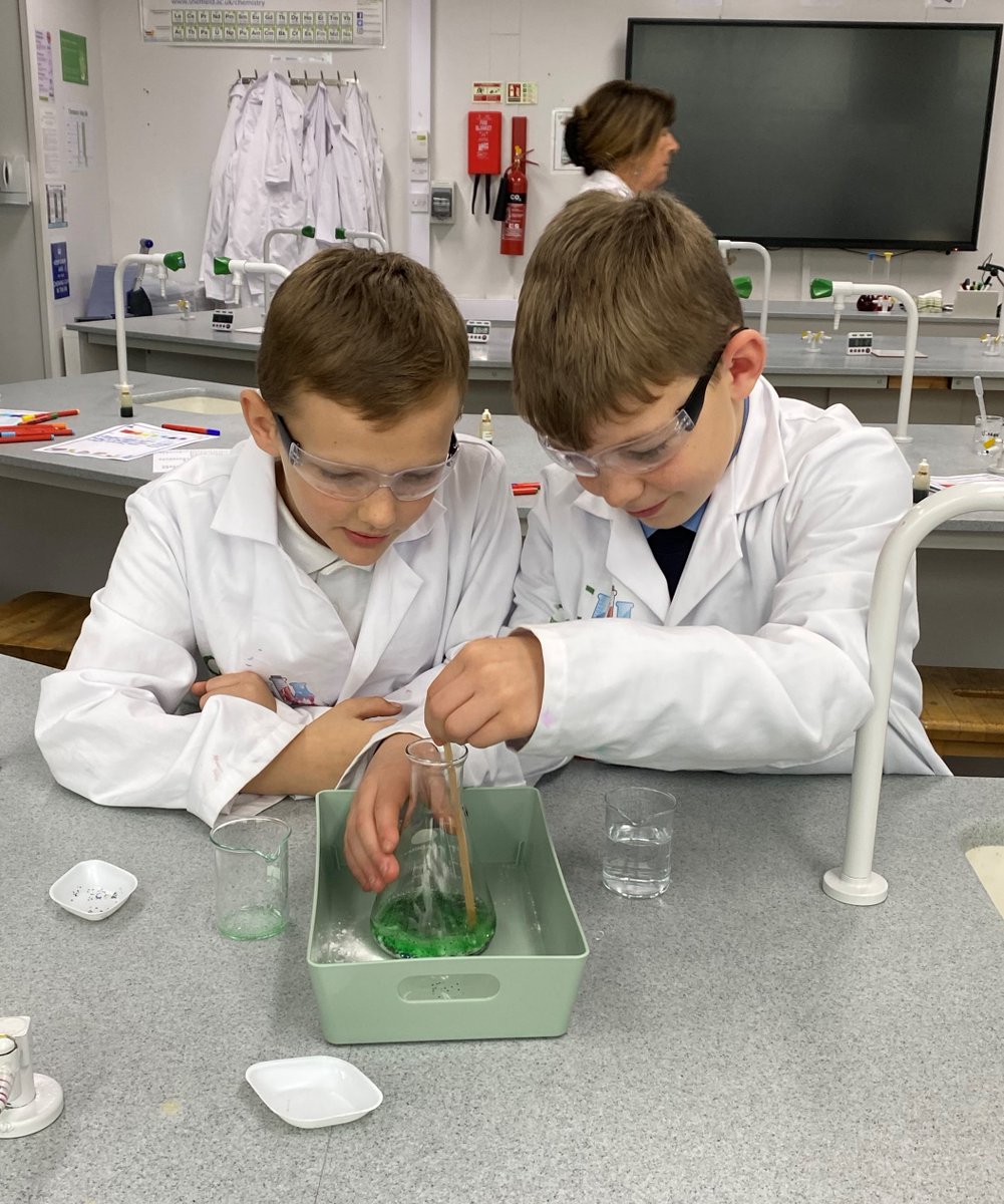 HolywellGreen's tweet photo. Year 6 had a great time at Greenhead College Chemistry Department, conducting some amazing experiments. https://t.co/HnMxuytwDc