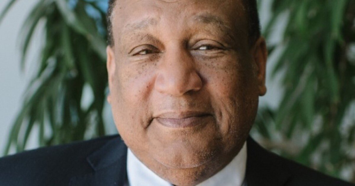CharterCmte's tweet photo. The Cincinnati Charter Committee would like to offer our condolences to the family, friends and colleagues of Dr. O’Dell Owens as he is laid to rest today. 

He was an inspiration to us all and we are humbled that we were able to honor him last year with the Civic Gumption Award. https://t.co/zKY9YZY1nn