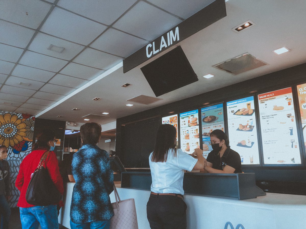 IamRaphaelG's tweet photo. Iba yung hit ng McDo pag ikaw lang. https://t.co/qvjIQyUUbs