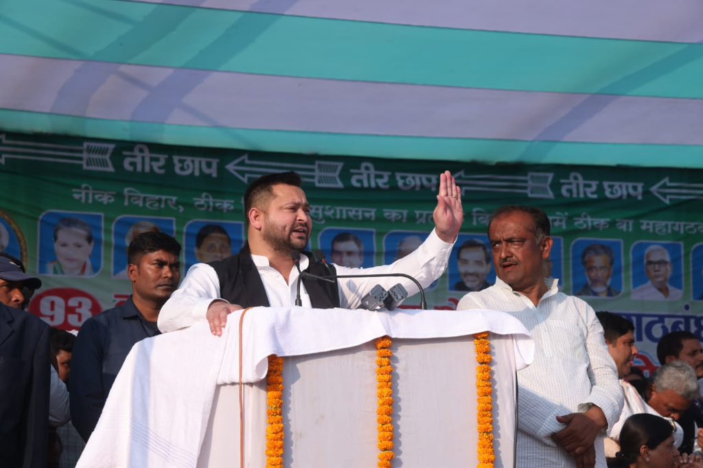 yadavtejashwi's tweet photo. आज #कुढ़नी उपचुनाव में महागठबंधन समर्थित जदयु के प्रत्याशी मनोज सिंह कुशवाहा जी के पक्ष में मा० मुख्यमंत्री श्री @NitishKumar जी के साथ जनसभा को संबोधित किया!

कुढ़नी की जनता ने महागठबंधन को जीत का आशीर्वाद दे दिया है! महागठबंधन की जीत सुनिश्चित है। https://t.co/OvYH5JCDcp