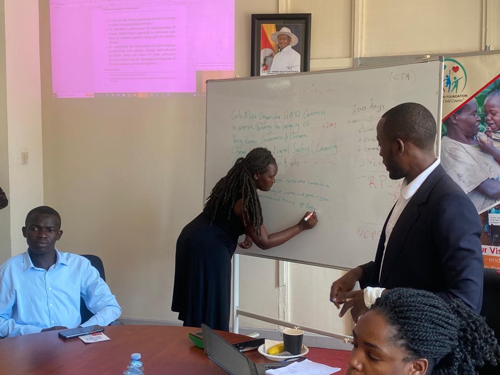 Today we witnessed Young Women Environmental and Climate Change Activists sign commitments to Promote Digital Safety, Green Business Development and Develop relevant Campaign Messages to voice the issues of young women climate and environment activists.

#16DaysofActivism22