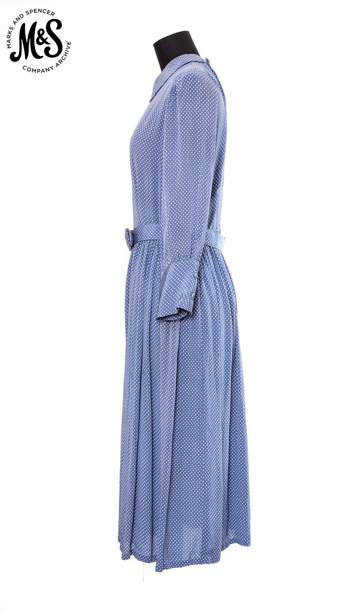 MandSHeritage's tweet photo. Not so much pattern appreciation as polka dot appreciation, how perfect is this 1940s utility number?
We love the deep cuffs and matching belt 😍
#1940s #40sstyle #cc41 #cc41dress #utilitywear https://t.co/IAJdBAa9su