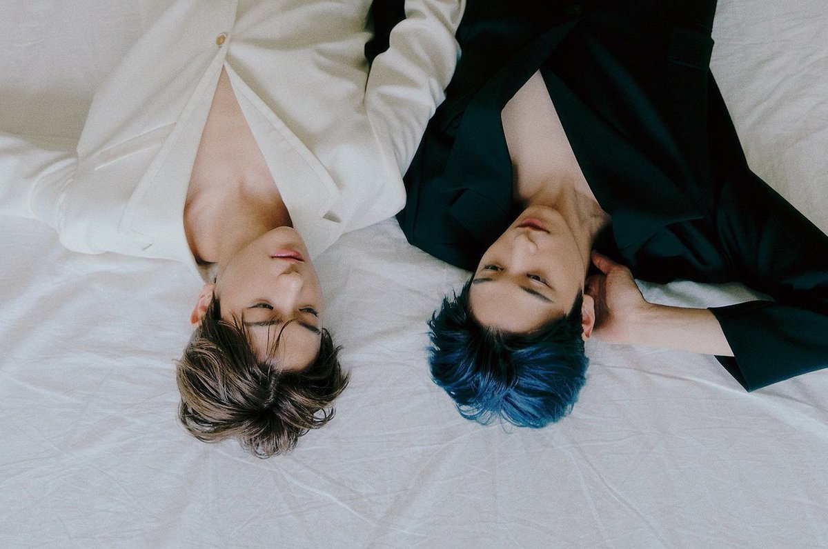 deostilo's tweet image. — strangers, are we (not)?

a jumil short au by deostilo.