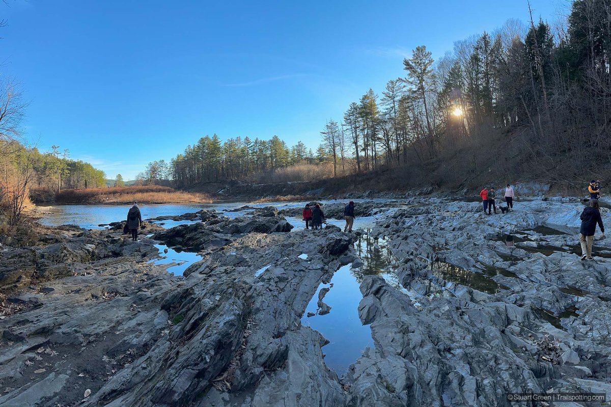 Trailspotting's tweet photo. Our first Vermont trail review! Quechee Gorge • 4-star hikes • 0.7 to 3.8 mile options • Easy • Gain 110-180ft | https://t.co/q7oenaoFxX | #Hiking #Vermont #QuecheeVT #Trailspotting https://t.co/E4rbCuTagI
