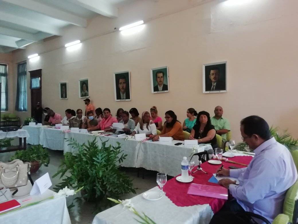 dpestgo's tweet photo. @CubaMined En Esc. Pedagógica Floro Pérez, se desarrolla Consejo de Dirección de la Dirección Provincial de Educación en #SantiagodeCuba con nuevas metas, realizando análisis muy profundos e importantes para el desarrollo de la educación #VamosConTodo @RaulSamon @Gob_StgoDeCuba https://t.co/K1Ufdeuumw