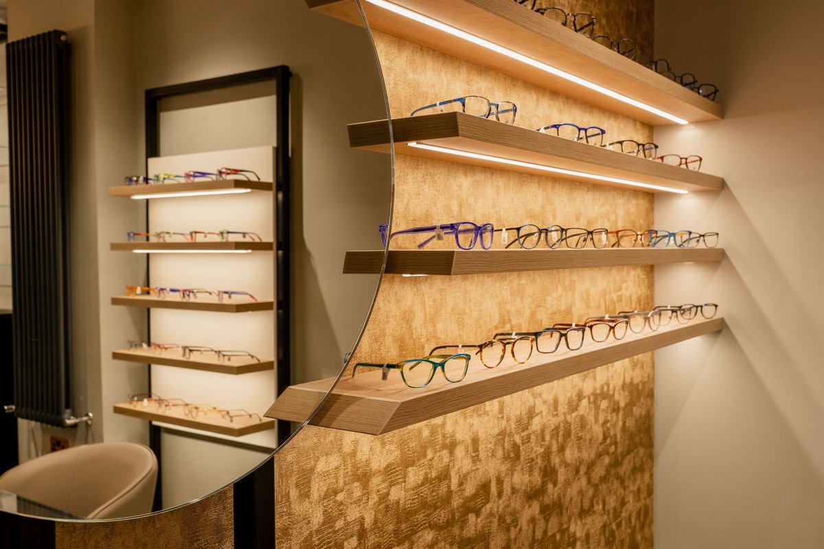 Mewscraft's tweet photo. Our #latest case study!
Our client had a #unique #vision for their #new #space, including a fusion of #optical dispensing and a #bar area. This encouraged us to incorporate an #industrial black steel framework, lighting, and warm copper finishes.

https://t.co/NPlbhnUzdm https://t.co/6eLjprDKym