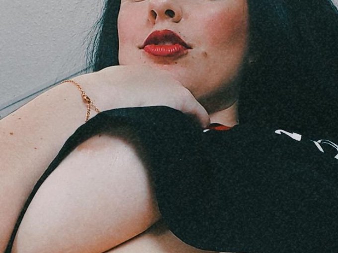 I'm online right now on SkyPrivate - pay-per-minute system for Skype live shows. Call me right now in<a href="/tag/feetupfriday"class="tags"><span>#feetupfriday</span></a><a href="/tag/feetfethish"class="tags"><span>#feetfethish</span></a>