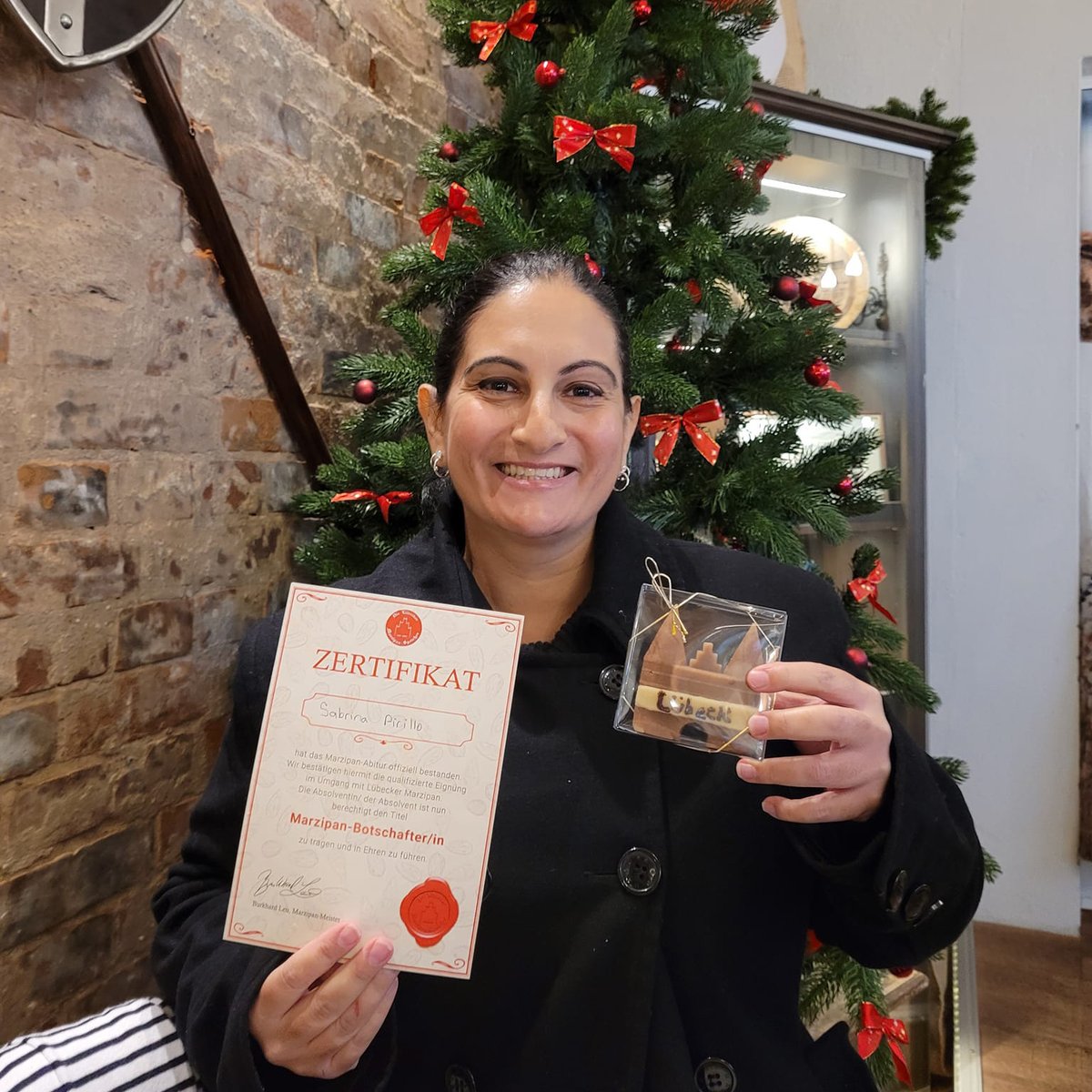 Ontario TMACer <a href="/sabrinapirillo/">Sabrina Pirillo</a> can now add certified Marzipan Master to her resume! #TMAContario #TMACmember #TMACtravel