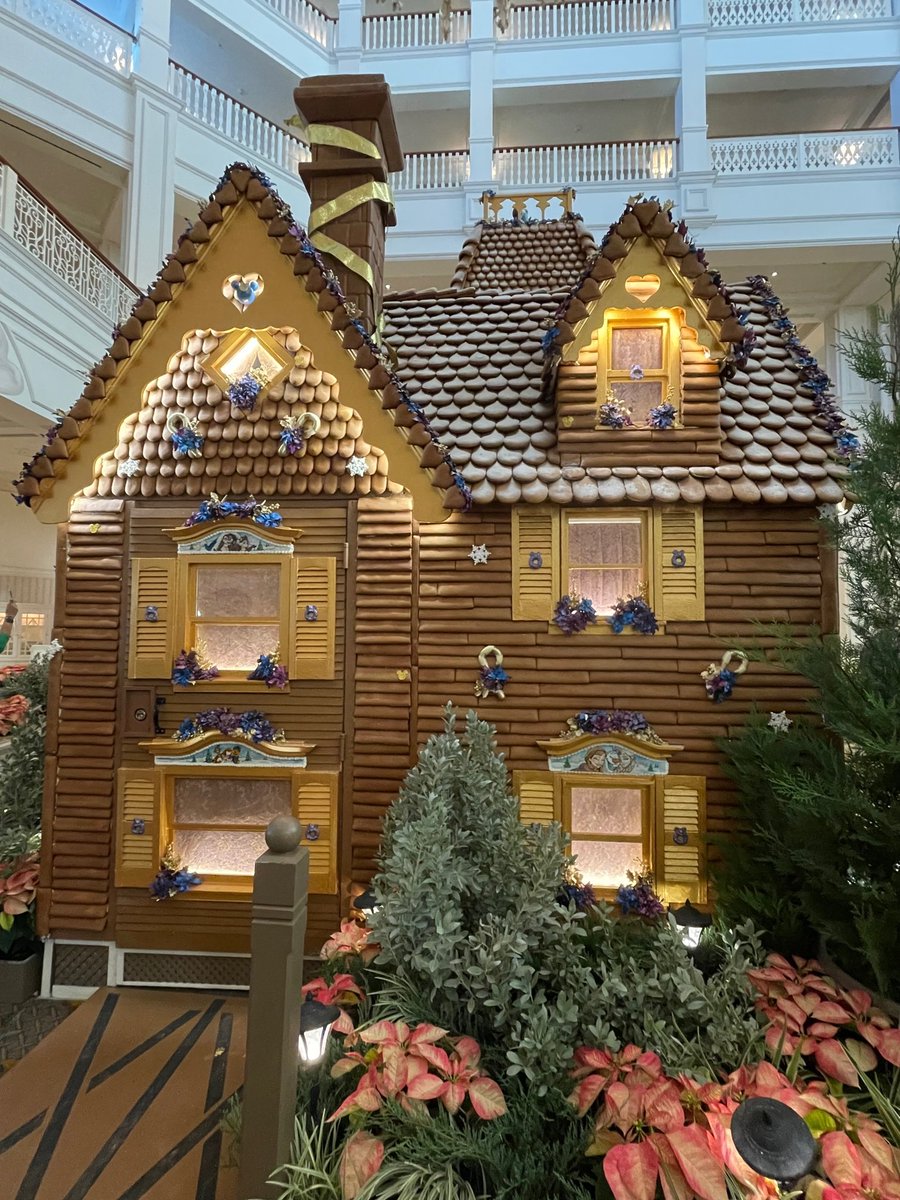 niagaracatholic's tweet photo. Today's @BustedHalo #InstaAdvent theme - from scratch! This one is spectacular - an incredible gingerbread house at Walt Disney World. Peep the second pic for what went in it! https://t.co/bQvJv6sR5x