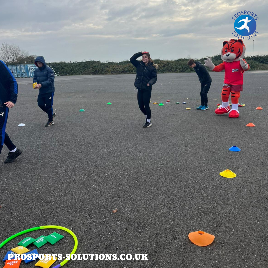 ProsportsSLtd's tweet photo. Today Fast Freddie visited @SportXplorers training this morning🐯@_Miss_Golden_ was teaching the apprentices how the character and session lead work as a team🤗 https://t.co/QOPo6mivEn