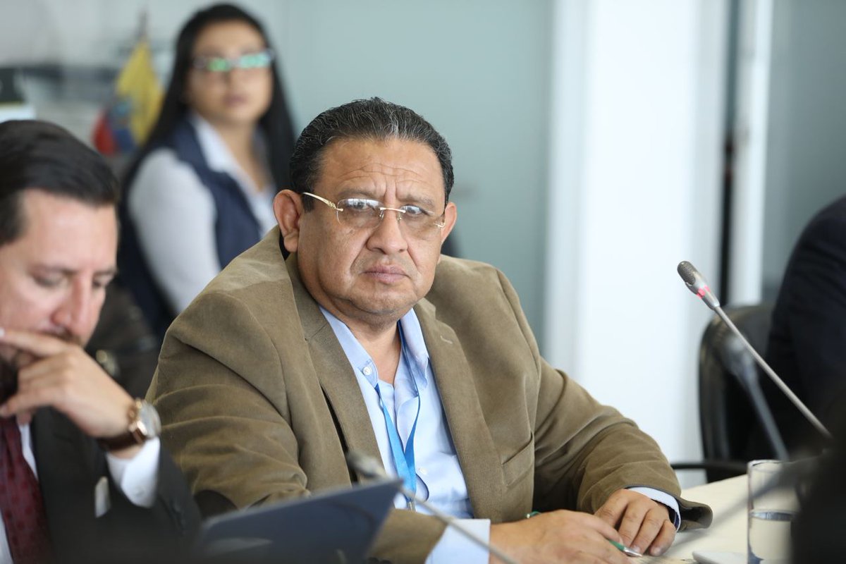 AsambleaEcuador's tweet photo. .@RemacheSimon1 explica que un compareciente del @SNAI_Ec le indicó que los derechos humanos protegen a las personas que es imposible separar a los PPL más peligrosos para ponerlos en otras cárceles. https://t.co/vXEsONOCMf