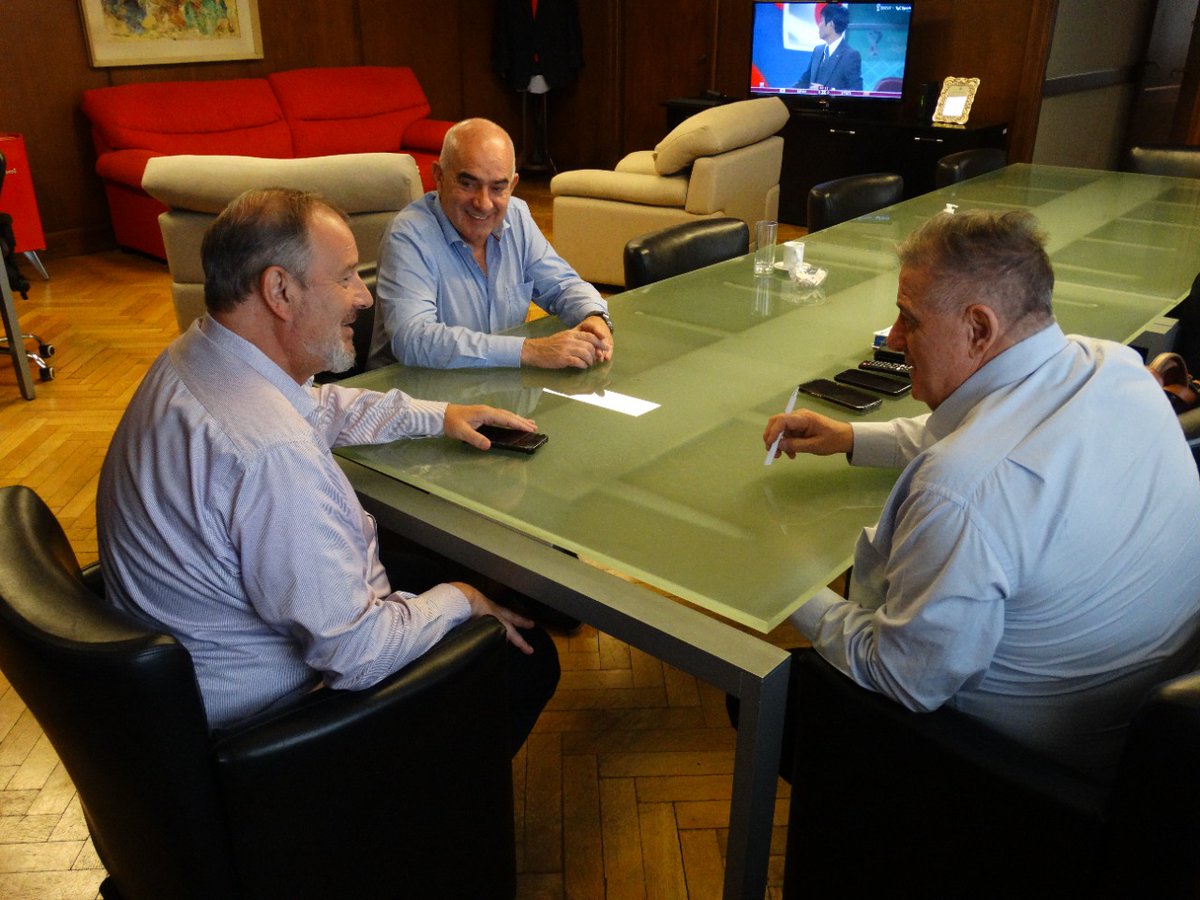 defensoriaPBA's tweet photo. 👥 Nos reunimos con el viceministro de Salud de la Nación, @ACollia, para trabajar en la iniciativa de la Asociación ELA para la elaboración de un registro estadístico de pacientes en todo el país. https://t.co/EBHloIxoXI