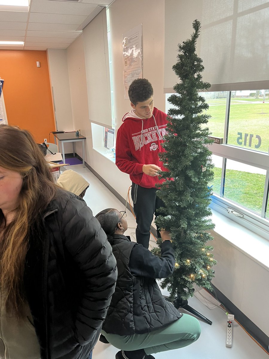BMHS_AVID's tweet photo. It's beginning to look a lot like Christmas!  We put up our college tree today! #happyholidays #Collegebound #AVDfam https://t.co/S4Zwvv9M5P