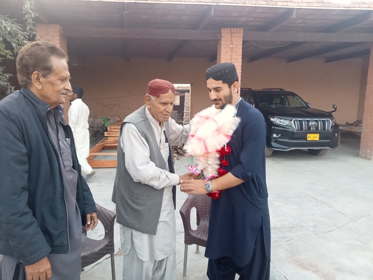 TheNewsShp's tweet photo. چیف سردار جاگن خان بھیو کو عمرے کی سعادت حاصل کرنے پر مبارک باد دیتے ہوئے اس موقع پر شکارپور پریس کلب کے صدر سوڈھو جیمس نائب صدر رحمت اللہ سومرو جنرل سیکرٹری رحیم بخش جمالی بھی ساتھ 
@SardarBhayo @RahimBuxJamali https://t.co/uxkfNndRTB