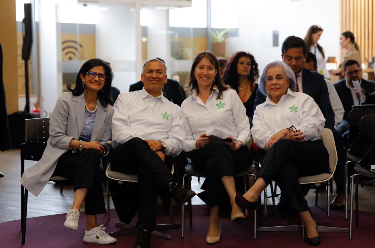 SENAComunica's tweet photo. ⚖️🚨 Estamos en directo con #SENARindeCuentas, con el objetivo de informar a la ciudadanía los logros de la Entidad para la vigencia 2021-2022 desde las principales iniciativas.🇨🇴. ¡No te lo pierdas por @SENAComunica! 

🖥️https://t.co/8y54k2k2PY
🖥️https://t.co/fguJ16DwvW https://t.co/6G10xbl9NE