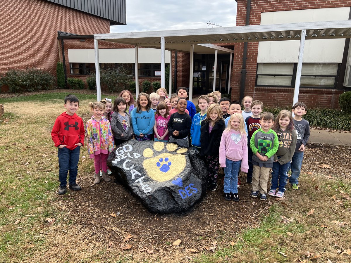 JessicaLGravel's tweet image. Our littlest Wolverines wish the @jcdraughn football team good luck as they compete in the playoffs tonight! Go Wildcats! 🏈💛🖤