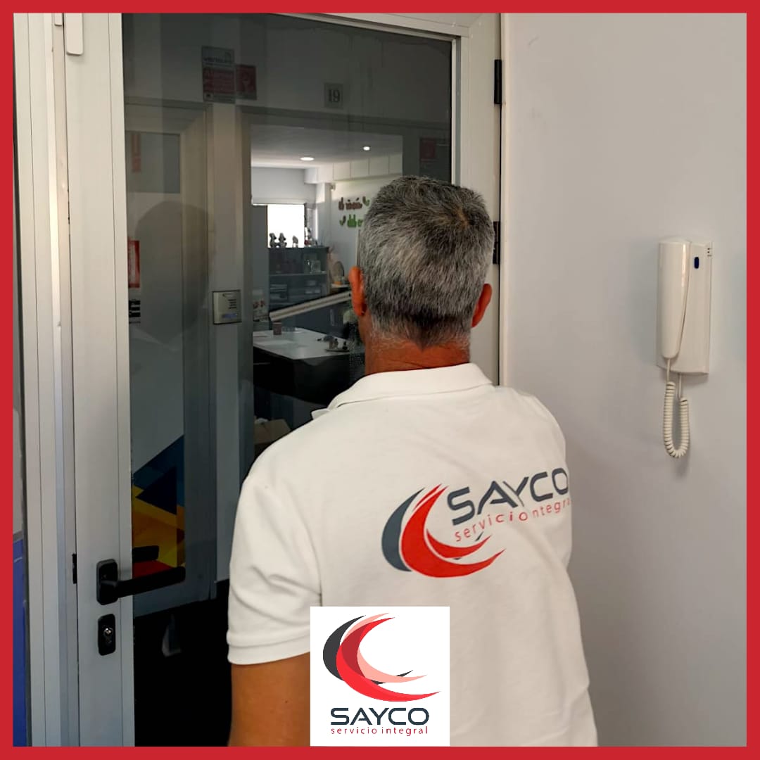 👌 Un cristal sucio, ya sea una puerta, una ventana o un escaparate, da mala impresión sobre la empresa. 

¡Este va a quedar impecable! 😄

📌 Av Galaroza 12, Oficina 19, #Huelva.
📞 959 04 86 21 / 695 10 39 31