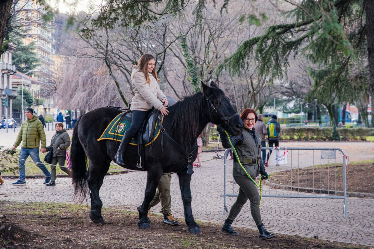 🐎 Battesimo della Sella (per bimbi) 
📅 8 dicembre 
⏰ dalle 10.30 alle 17.00
📍 Giardino di <a href="/villabernasconi/">villabernasconi</a> 
Fate un giretto a cavallo per avvicinarsi all'equitazione e creare un primo legame con questi splendidi animali. In collaborazione con La Compagnia Giubbe Verdi