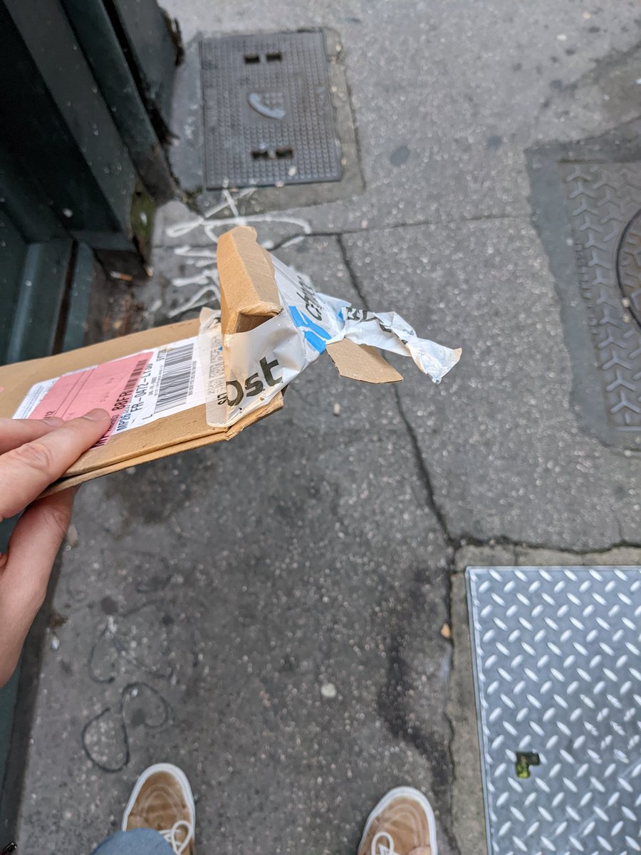 Dust_FR's tweet photo. Vous êtes des rats @Chronopost https://t.co/DhiZLkXowo
