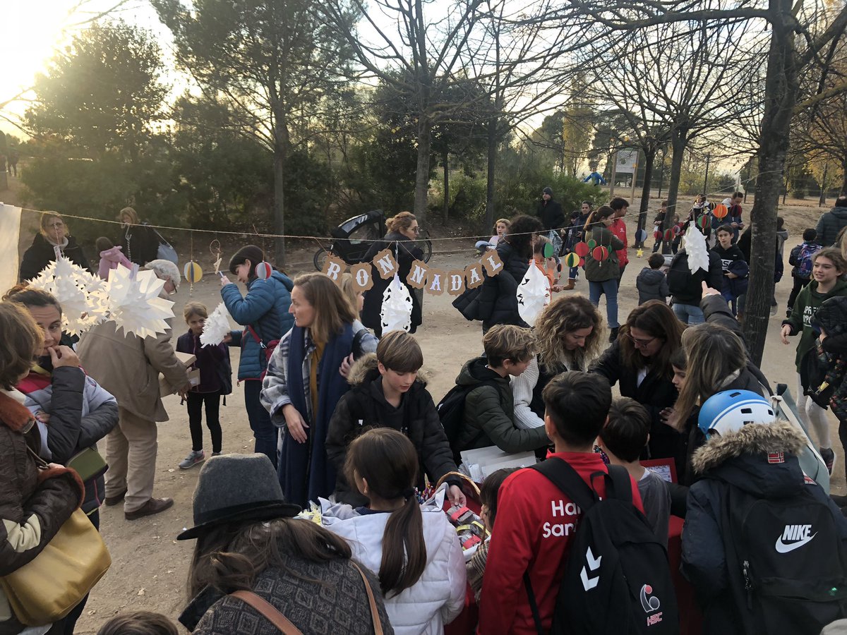 Afa_TCM's tweet photo. Benvolgudes famílies, s'acosta Nadal i els nens i nenes de 6️⃣è, aquesta tarda i el divendres dia 16, tindran una paradeta de productes decoratius fets per ells mateixos, per a tothom 😊👏🏻🎄
Els diners seran per ajudar a pagar el viatge de fi de curs. 😜🛩️
#AfaTCM #FemTuró https://t.co/Qx7ozHHd7l
