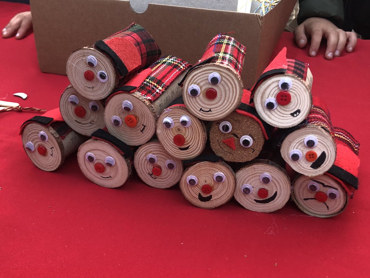 Benvolgudes famílies, s'acosta Nadal i els nens i nenes de 6️⃣è, aquesta tarda i el divendres dia 16, tindran una paradeta de productes decoratius fets per ells mateixos, per a tothom 😊👏🏻🎄
Els diners seran per ajudar a pagar el viatge de fi de curs. 😜🛩️
#AfaTCM #FemTuró