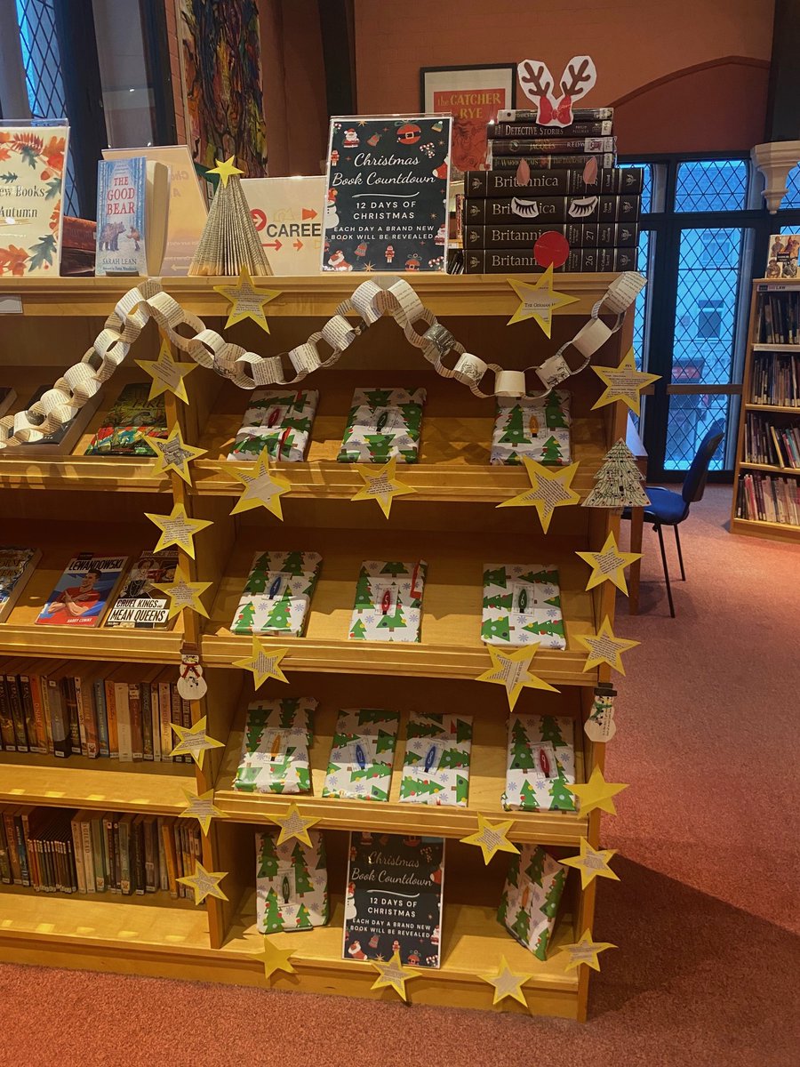 RGSWLibrary's tweet image. We have that festive feeling here @RGSWLibrary . 
Massive thanks to our very talented Pupil Librarians, we have a library full of magical decorations. 🎄🧑‍🎄🎅🤶🎁 #schoollibrary #christmaslibrary