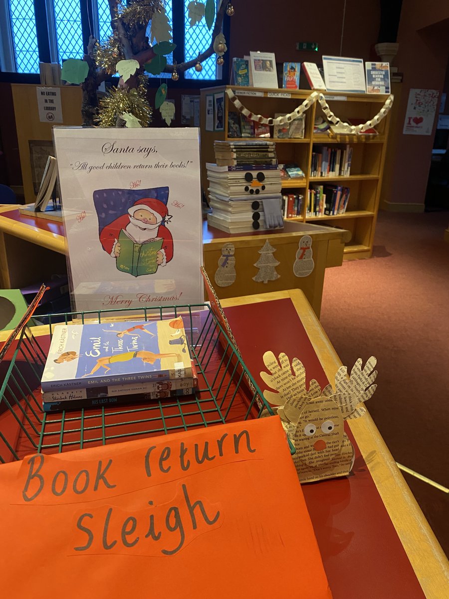 RGSWLibrary's tweet image. We have that festive feeling here @RGSWLibrary . 
Massive thanks to our very talented Pupil Librarians, we have a library full of magical decorations. 🎄🧑‍🎄🎅🤶🎁 #schoollibrary #christmaslibrary